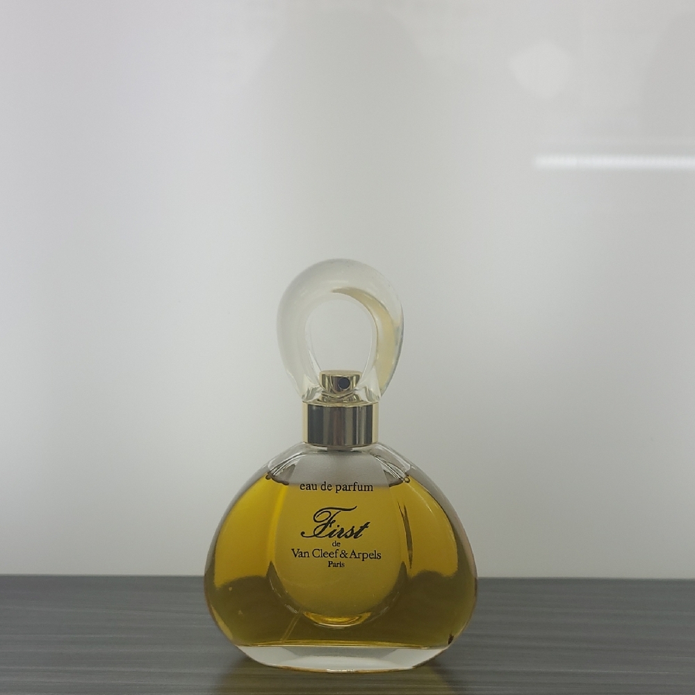 Van Cleef & Arpels First Perfume in Clear and Gold